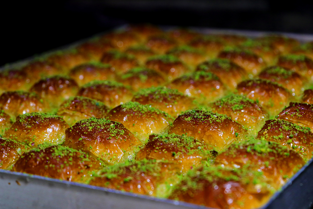 Ucuz baklavada ‘yer fıstığı’ oyunu Adana’da baklava ustaları, ucuz baklavalara konulan katkı maddeli ve gıda