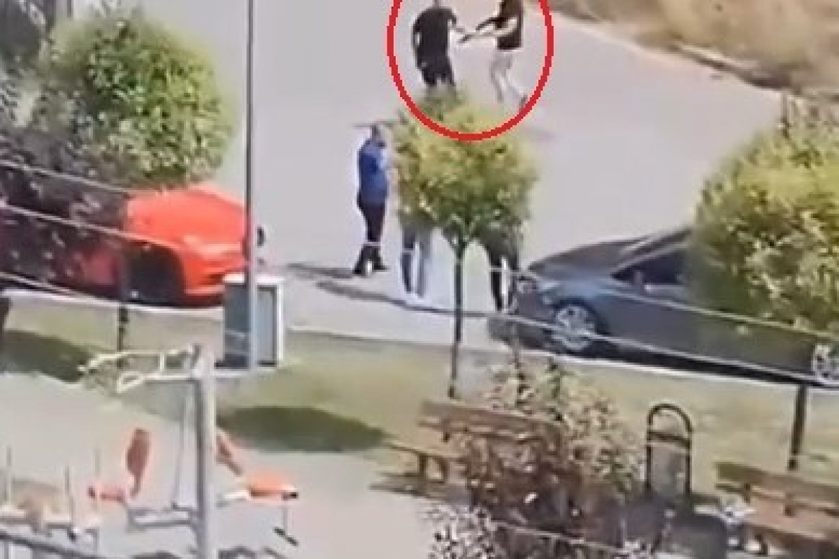 Kocaeli’nin Gebze ilçesinde çocuk parkında 2 kişinin silahla vurularak yaralandığı