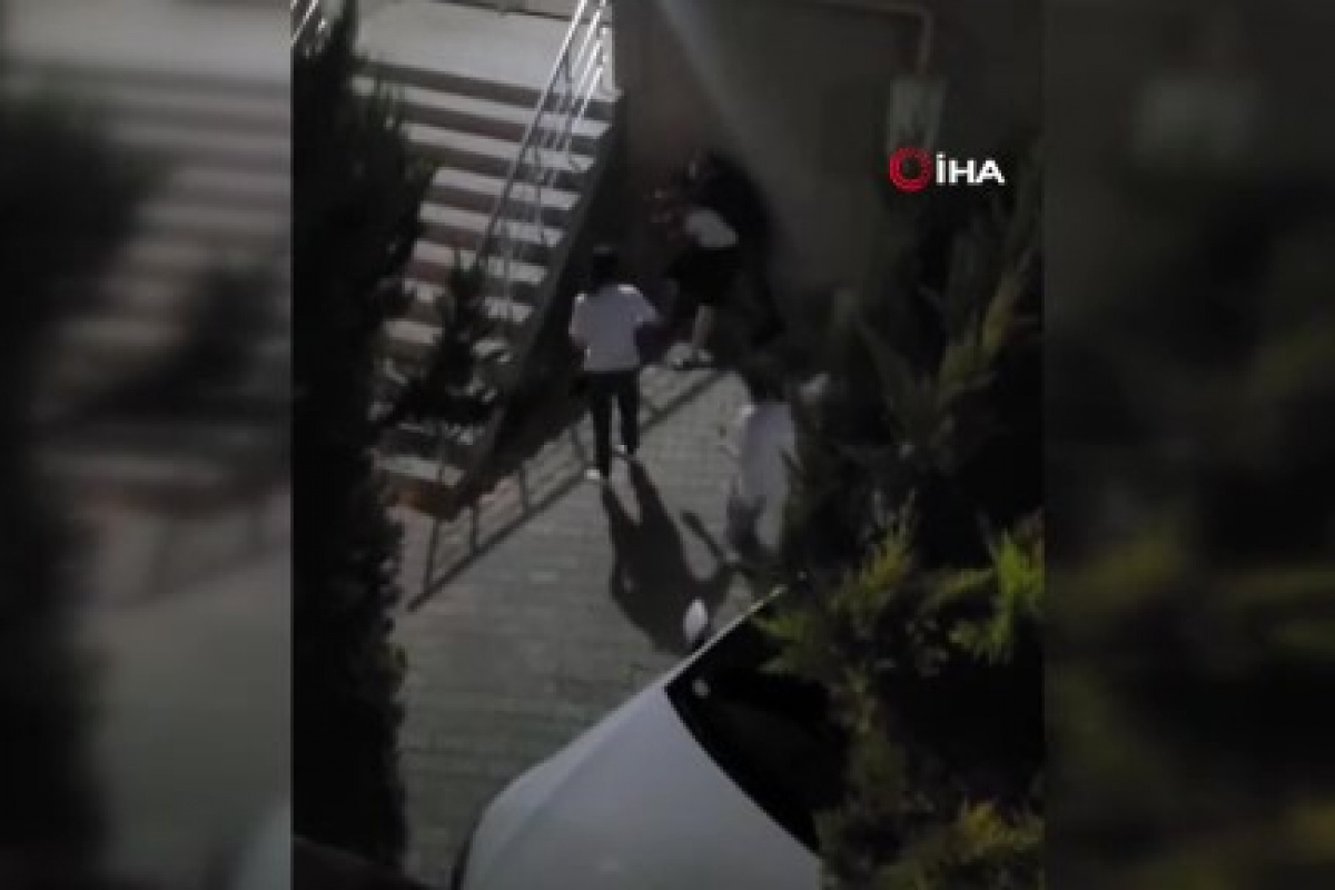 Aydın’ın Kuşadası ilçesinde iddiaya göre site içerisinde araba park yeri