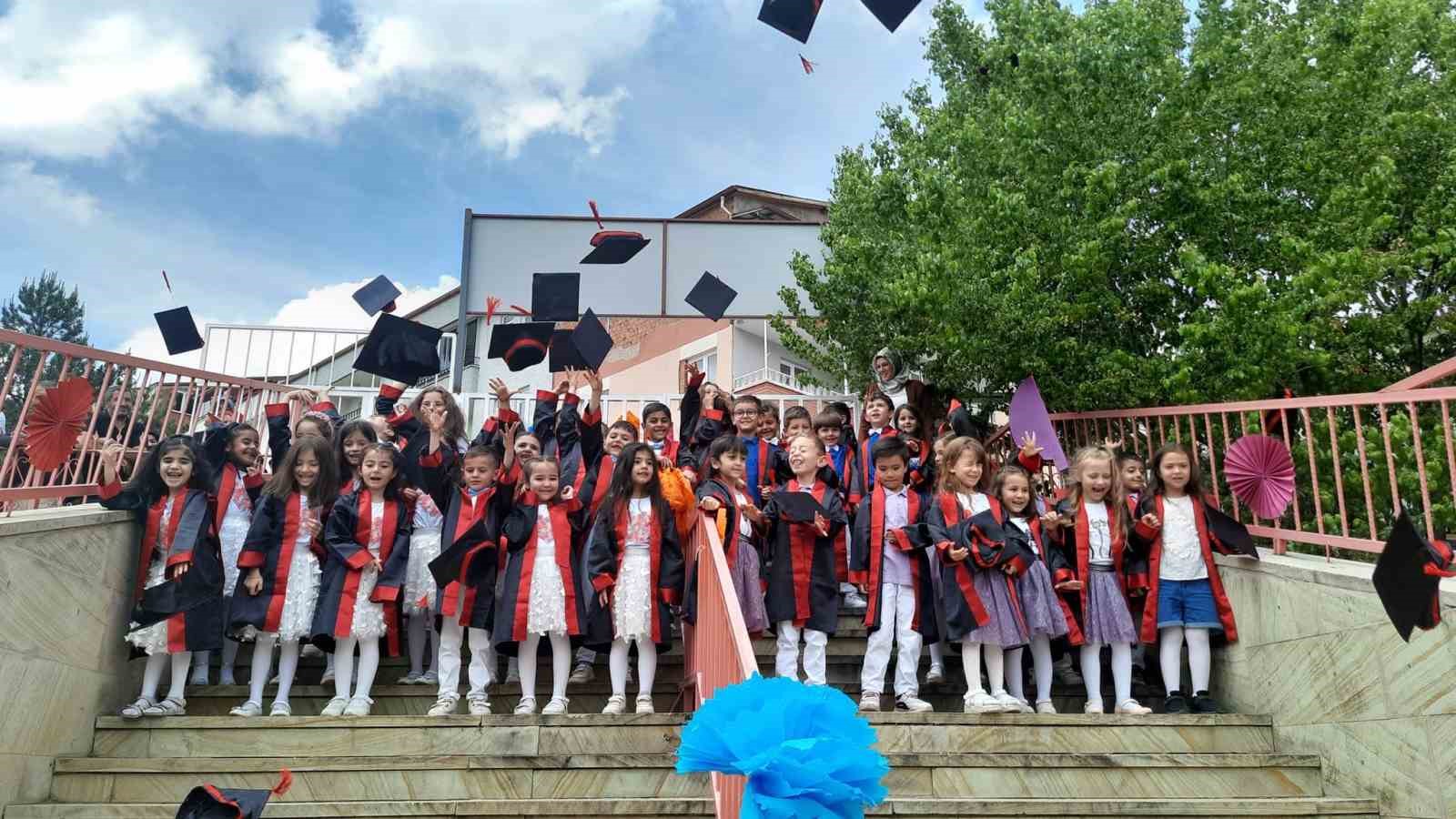 85. YIL ZÜBEYDE HANIM ANAOKULUNDA YILSONU HEYECANI