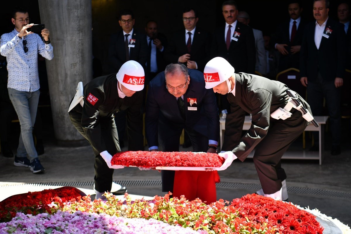 9. Cumhurbaşkanı Süleyman Demirel, kabri başında törenle anıldı 9.CUMHURBAŞKANI MERHUM SÜLEYMAN DEMİREL VEFATININ 8. YILINDA İSLAMKÖY’DE BULUNAN KABRİ