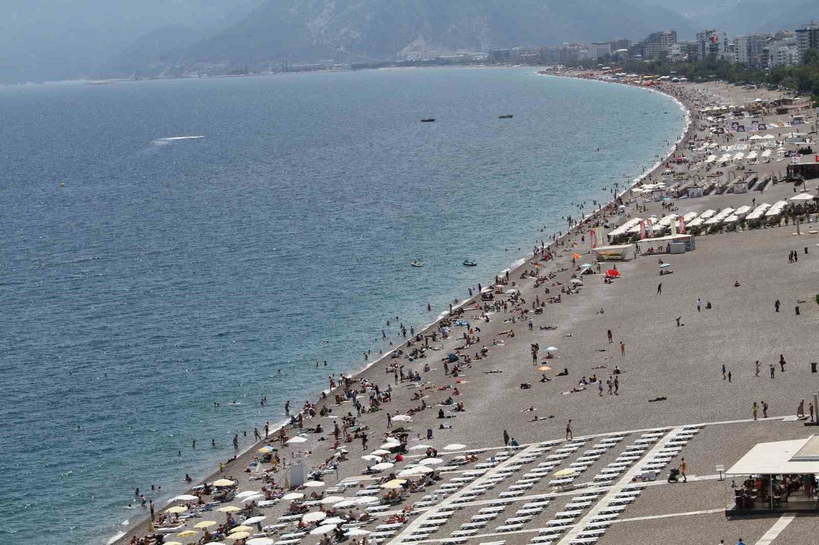 ANTALYA’YA GELEN TURİST SAYISININ DÜN İTİBARIYLA 3 MİLYON 800 BİNİ