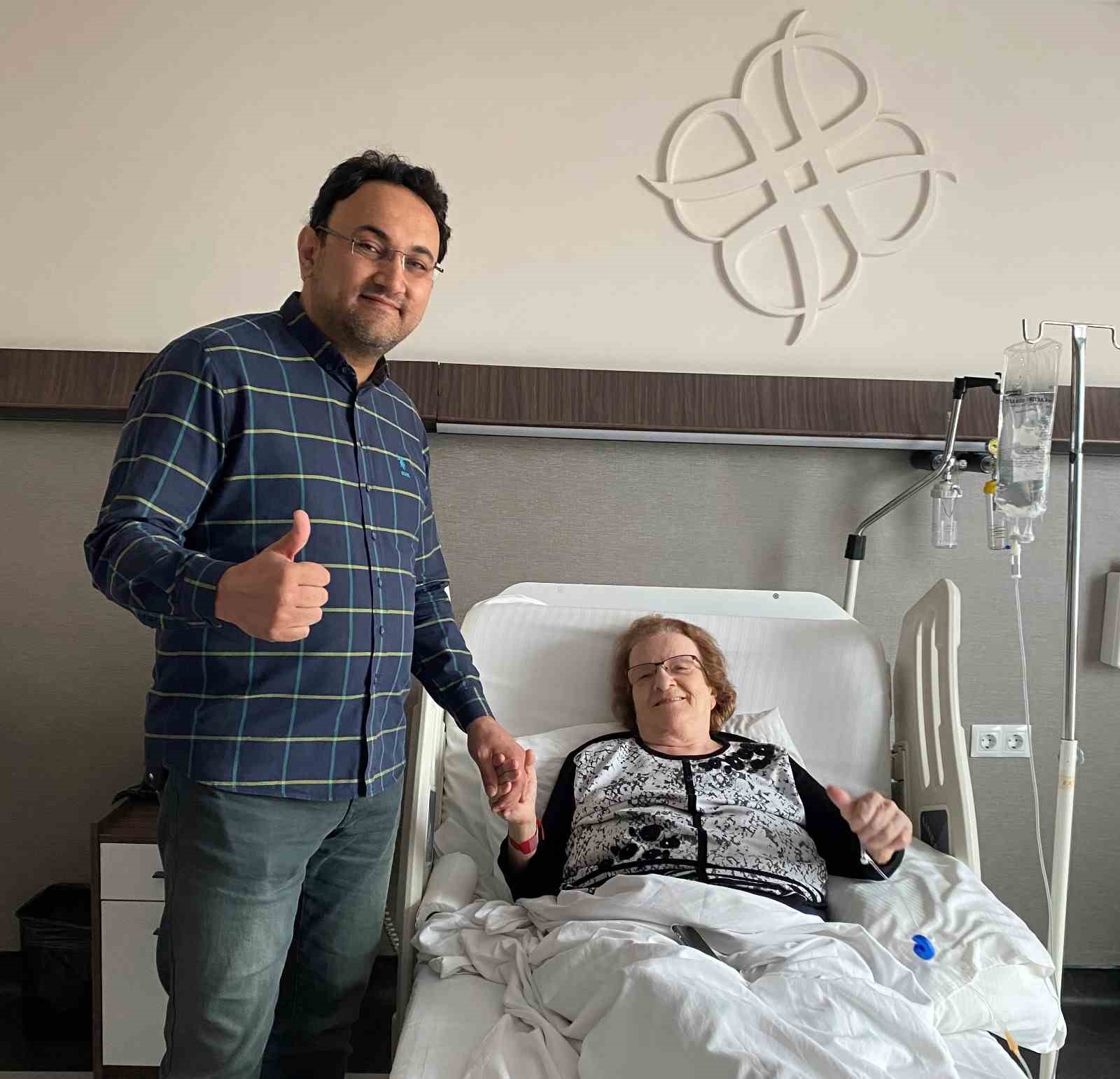 BURSA’DA YAŞAYAN 93 YAŞINDAKİ HASTA, AYLARDIR SIKINTILARINA SEBEP OLAN SAFRA