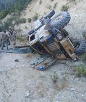 Askeri araç devrildi: 4 yaralı