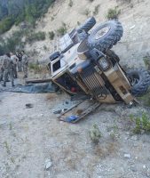 Hatay’ın Yayladağı ilçesinde sınır hattında devriye atan askeri araç devrildi,