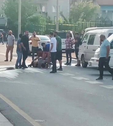 Akrabalar arasında çıkan kavgada pompalı konuştu: 1 yaralı, 3 gözaltı Denizli’de akrabalar arasında çıkan kavgada bir genç sokak ortasında pompalı