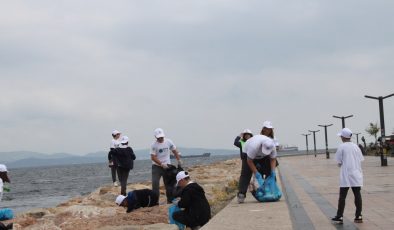 Bandırma’da 1 saatte 780 kilo atık çıkarıldı