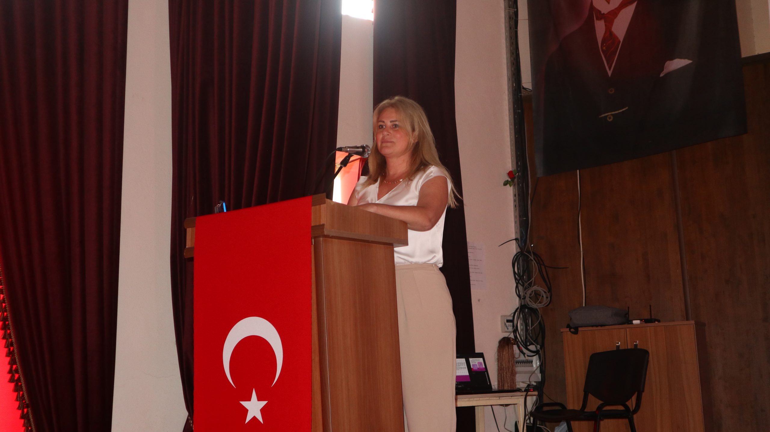 “Kadınlar birlikte güçlü” Kadın Dayanışma Derneği’nin (KDD), “Dünden Bugüne Kadın” isimli konferansı gerçekleşti.