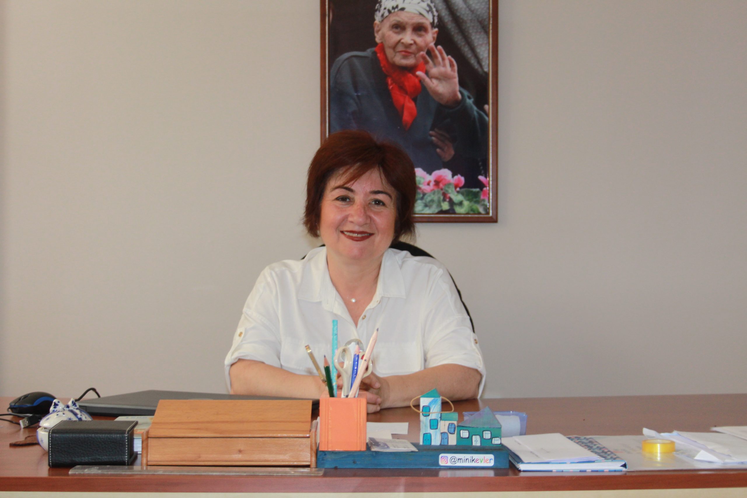 Bayramda derneklere yapılan bağışların öğrencilerin eğitimine katkı olarak verildiğini aktaran