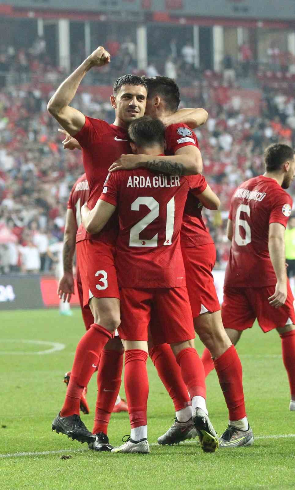 A MİLLİ FUTBOL TAKIMI, FIFA'NIN HAZİRAN AYI SIRALAMASINDA İKİ BASAMAK