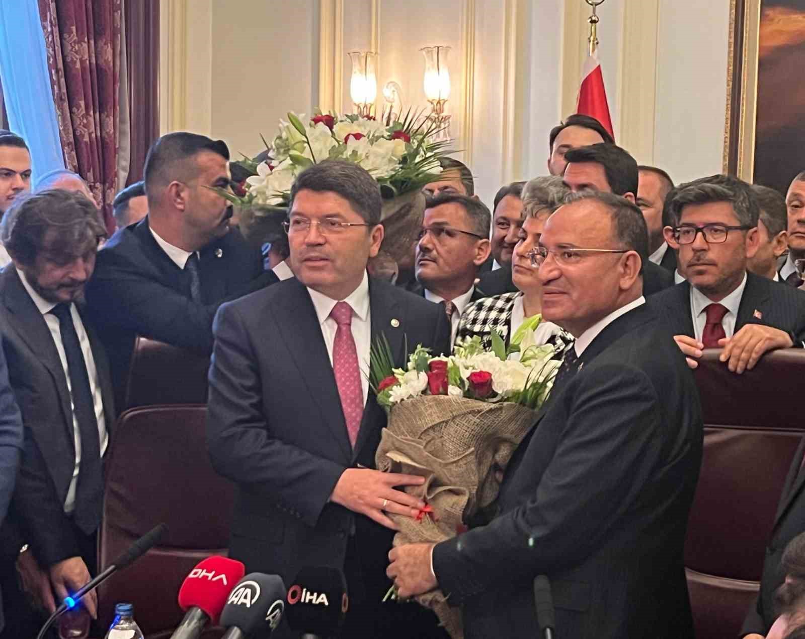 ADALET BAKANLIĞI'NDA DEVİR TESLİM TÖRENİ DÜZENLENDİ. BEKİR BOZDAĞ, GÖREVİ ADALET