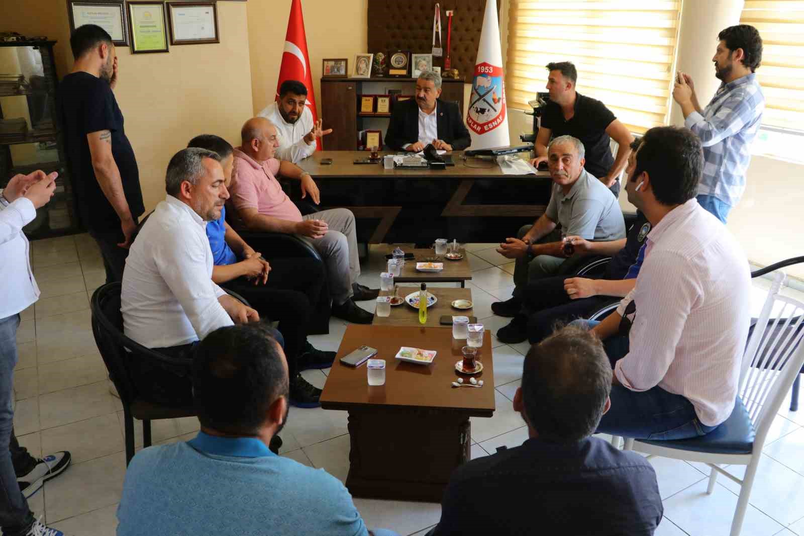 ADANA’DA KURBANLIK CANLI HAYVAN KİLOGRAM SATIŞ FİYATLARI VE KESİM FİYATLARI