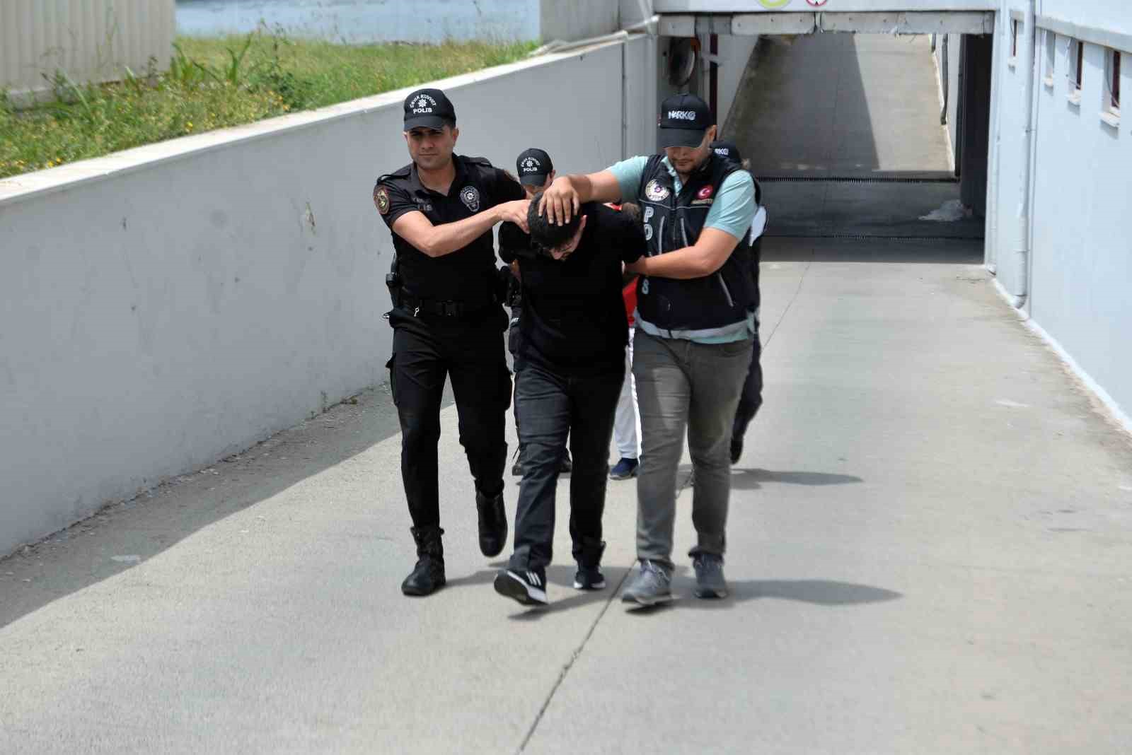 ADANA’DA UYUŞTURUCU SATTIĞI ÖNE SÜRÜLEN İKİ ZANLI TUTUKLANDI.