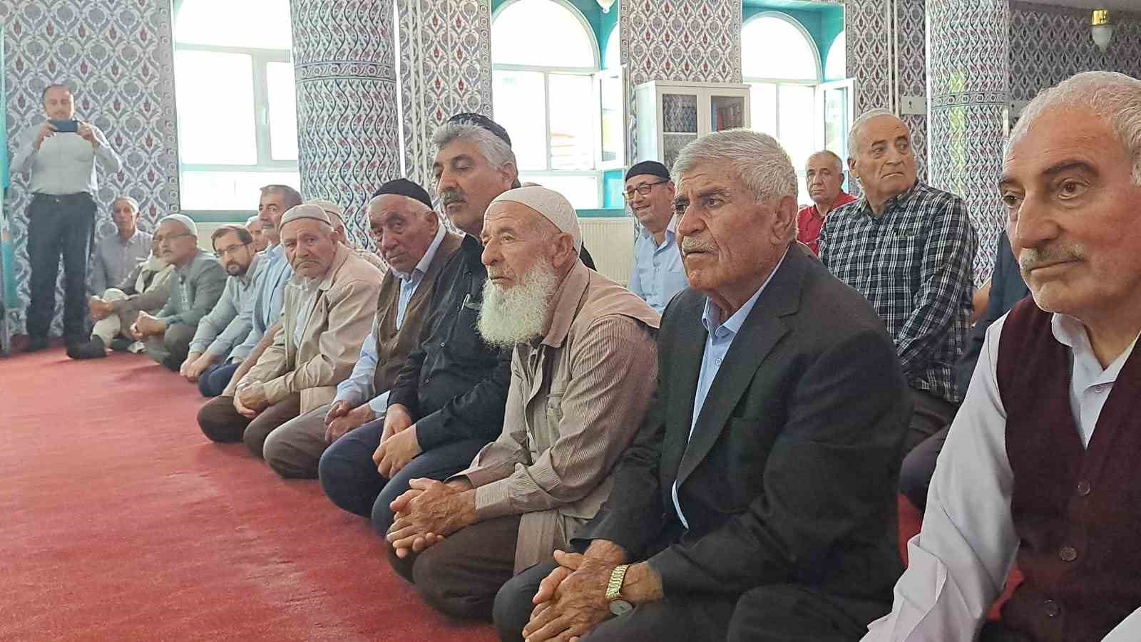 BİTLİS’İN ADİLCEVAZ İLÇESİNDE DİYANET İŞLERİ BAŞKANLIĞININ ORGANİZASYONUYLA KUTSAL TOPRAKLARA GİDECEK