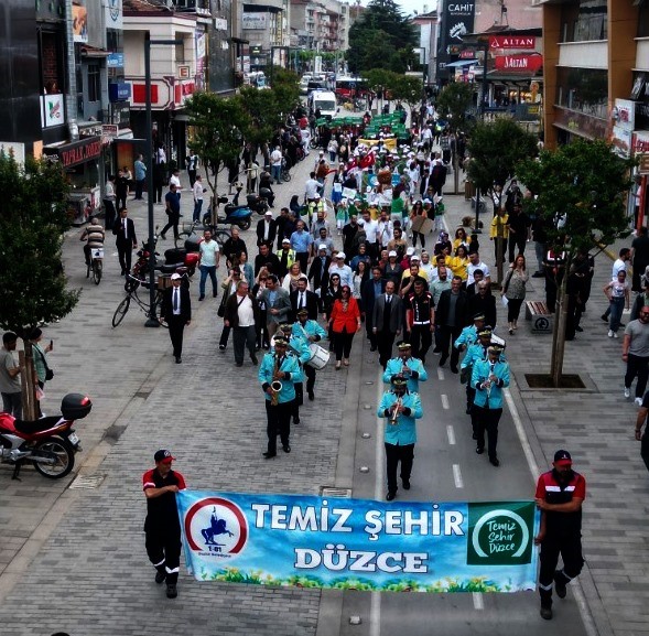 DÜZCE BELEDİYESİ TARAFINDAN 5 HAZİRAN DÜNYA ÇEVRE GÜNÜ ETKİNLİKLERİNDE ‘TEMİZ