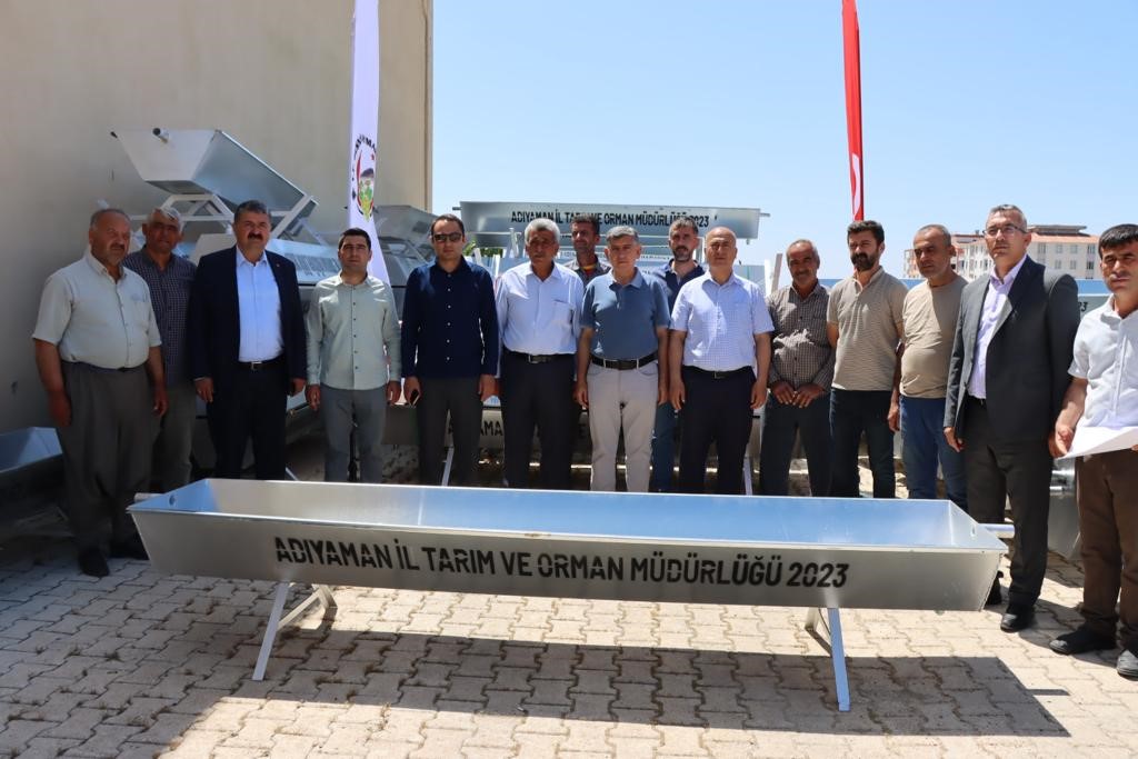 ADIYAMAN’DA 40 KÖYE 626 ADET SIVAT (HAYVAN SULUĞU) DAĞITILDI.