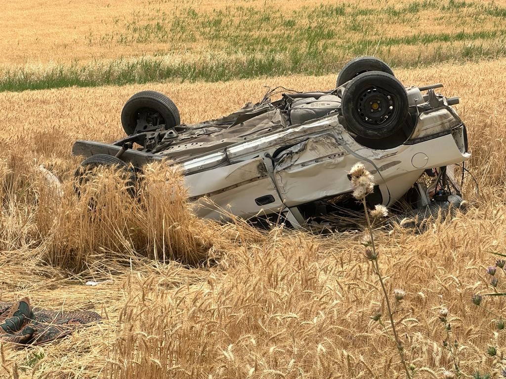 ADIYAMAN’DA İKİ ARACIN ÇARPIŞMASI SONUCU MEYDANA GELEN KAZADA, TAKLA ATARAK
