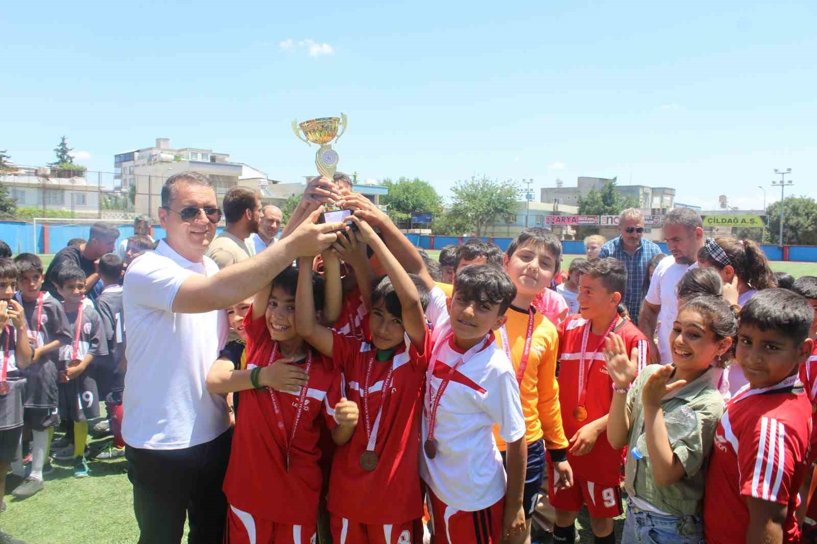 ADIYAMAN'DA ÖĞRENCİLER ARASI FUTBOL TURNUVASI DÜZENLENDİ