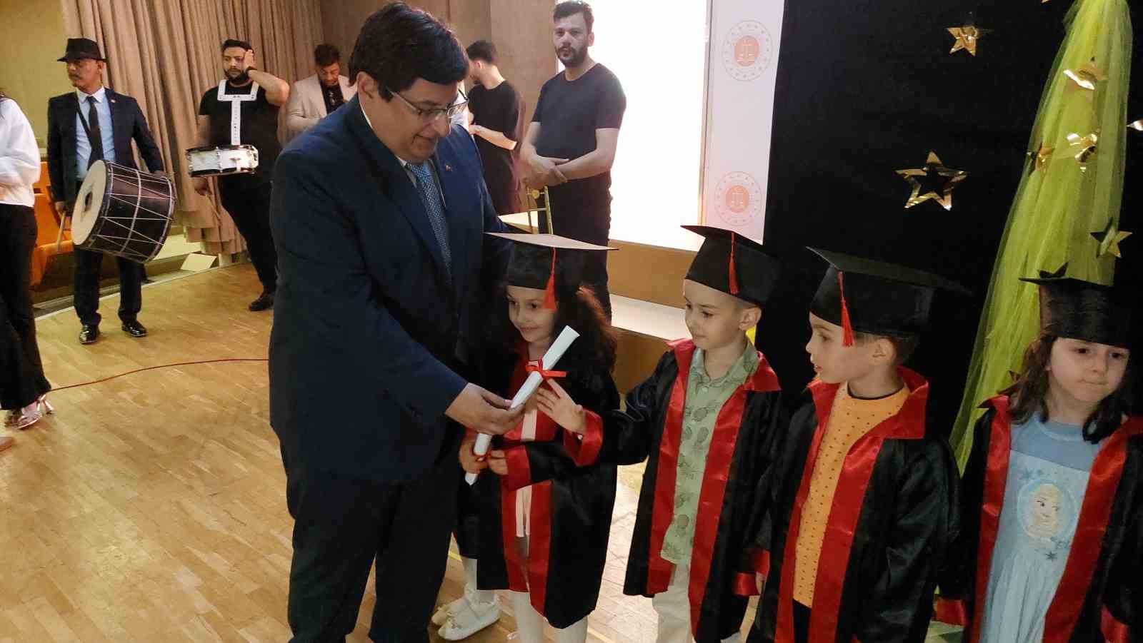 SAMSUN ADLİYESİ'NİN ANA OKULUNDAN MEZUN OLAN 55 MİNİK ÖĞRENCİ İÇİN