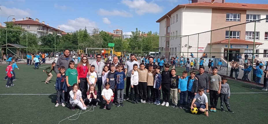 AFYONKARAHİSAR GENÇLİK VE SPOR İL MÜDÜRLÜĞÜ ANTRENÖRLERİ REHBERLİĞİNDE İLKOKUL, ORTAOKUL