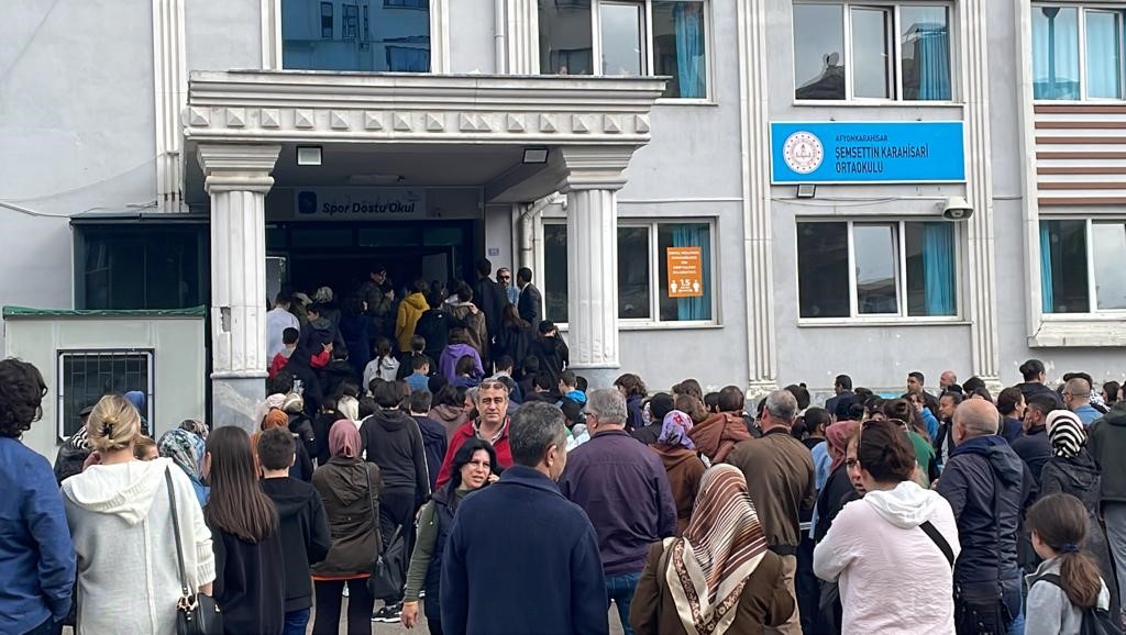 LİSELERE GEÇİŞ SİSTEMİ ÇERÇEVESİNDE GERÇEKLEŞTİRİLEN LGS SINAVI AFYONKARAHİSAR’DA 10 BİN