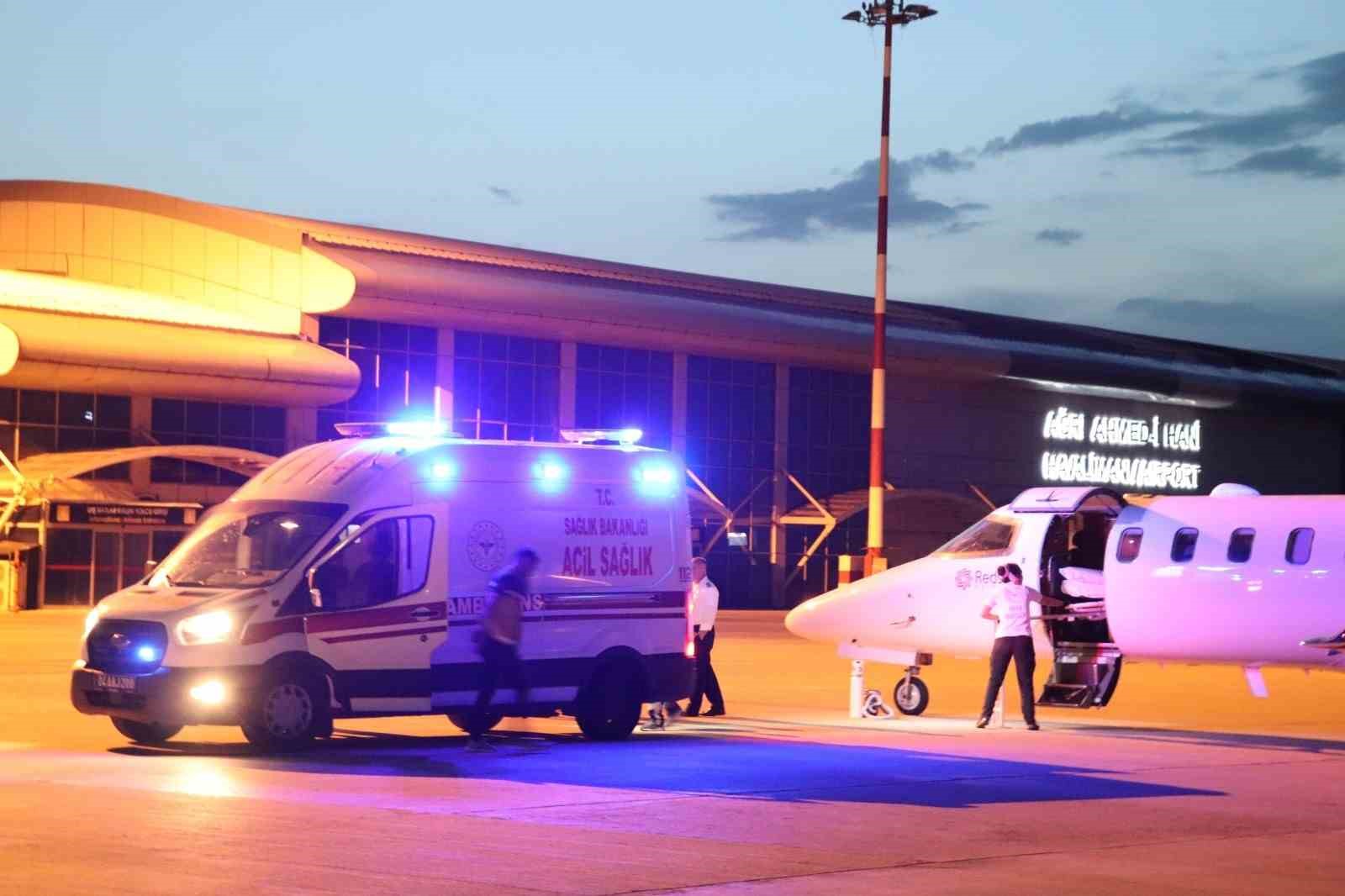 AĞRI’DA BAŞINDAN VURULAN GENÇ İÇİN AMBULANS UÇAK SEFERBER OLDU
