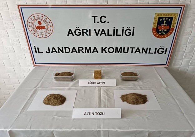 AĞRI İL JANDARMA KOMUTANLIĞI EKİPLERİNCE İRAN PLAKALI YOLCU OTOBÜSÜNDE YAPILAN