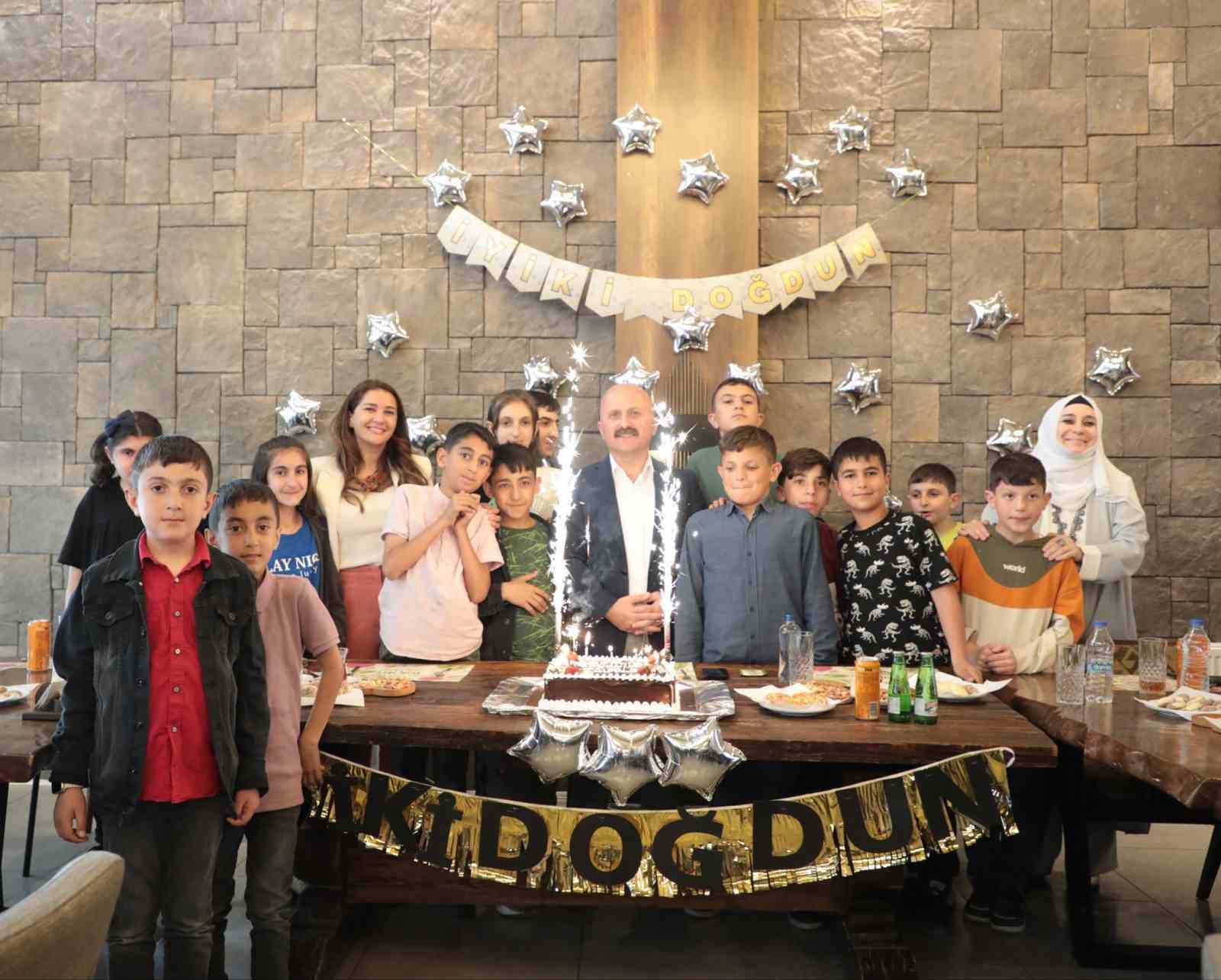 AĞRILI MİNİKLERE DOĞUM GÜNÜ SÜRPRİZİ