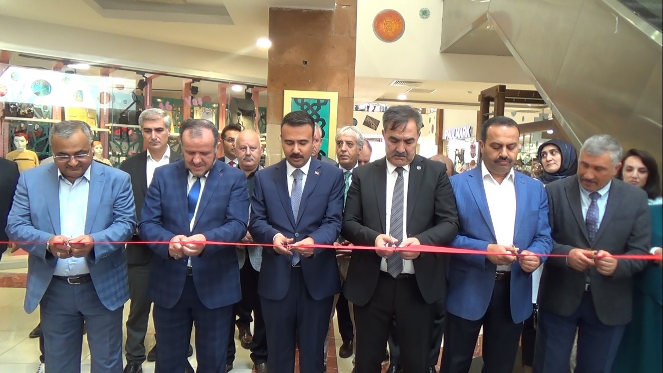 BİTLİS’İN AHLAT İLÇESİNDE “MAKETLERLE SİYER-İ NEBİ” SERGİSİ AÇILDI.