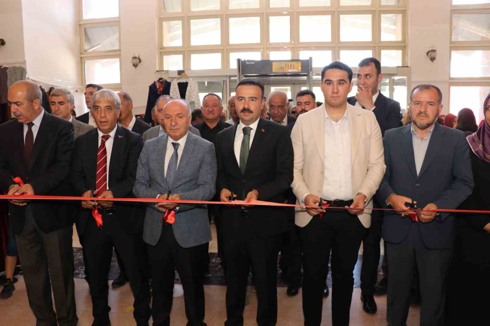 BİTLİS'İN AHLAT İLÇESİNDE HALK EĞİTİMİ MERKEZİ (HEM) MÜDÜRLÜĞÜNDE, YIL BOYUNCA