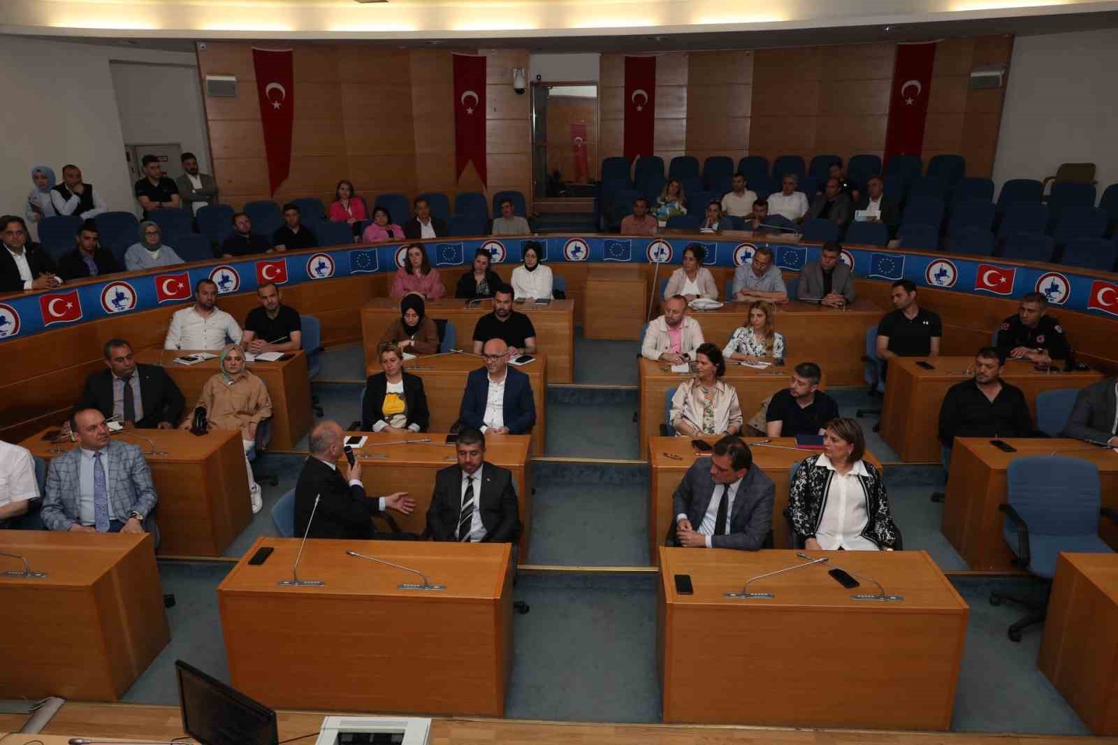 DÜZCE BELEDİYESİ HİZMET İÇİ EĞİTİM PROGRAMINDA BAŞKAN FARUK ÖZLÜ’NÜN KATILIMIYLA