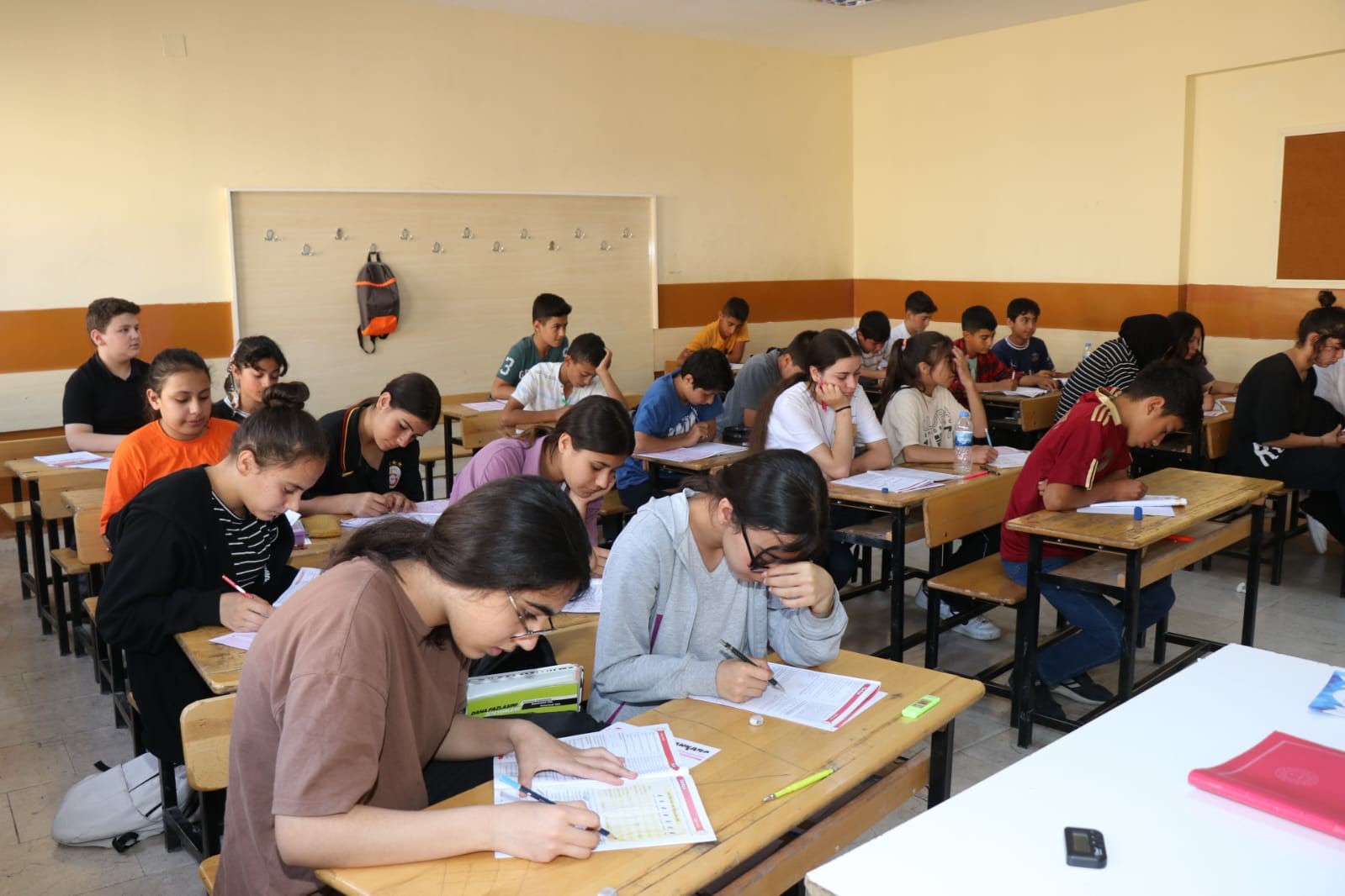 AKSOY’DAN SINAVLAR ÖNCESİ ÖĞRENCİLERE DESTEK