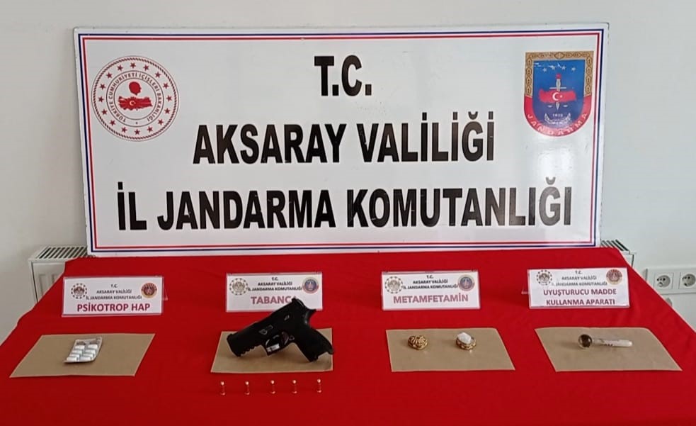 ARAÇTA YAPILAN ARAMADA 9 GRAM METAMFETAMİN 8 ADET PSİKOTROP HAP,