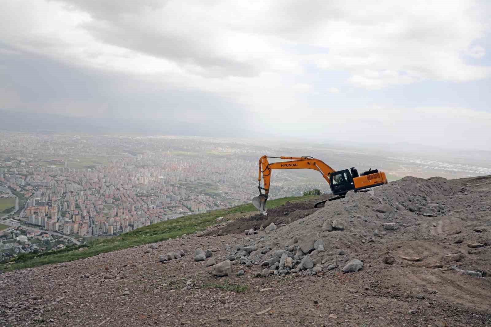 TALAS BELEDİYESİ EV SAHİPLİĞİNDE YAMAÇ PARAŞÜTÜ VE YELKEN KANAT GİBİ