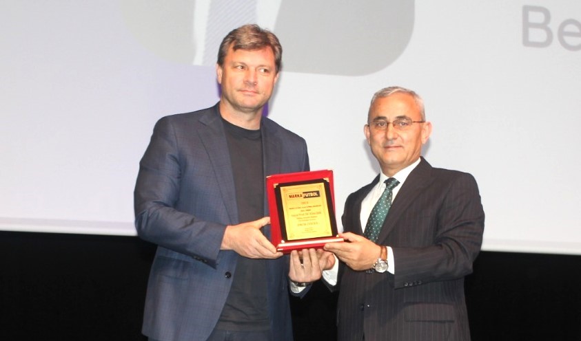 ALİM IŞIK'A 'YILIN BELEDİYE BAŞKANI' ÖDÜLÜ