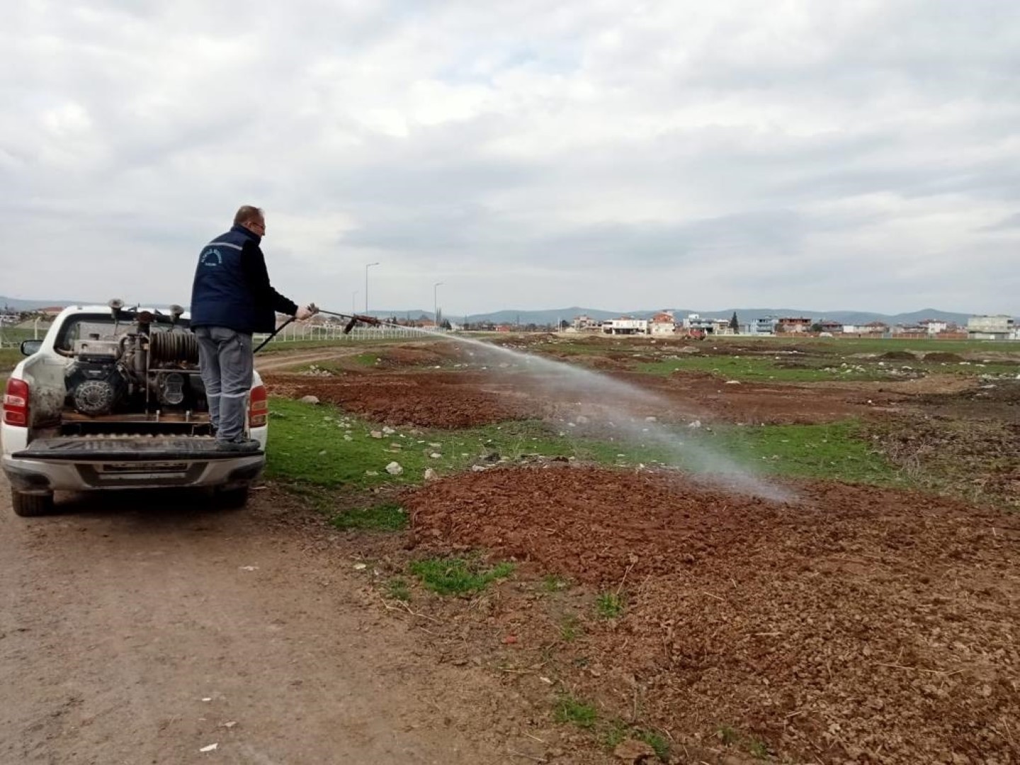 ALTIEYLÜL BELEDİYESİ SAĞLIK İŞLERİ MÜDÜRLÜĞÜ İLAÇLAMA FAALİYETLERİNİ İLAÇLAMA EKİBİ İLE