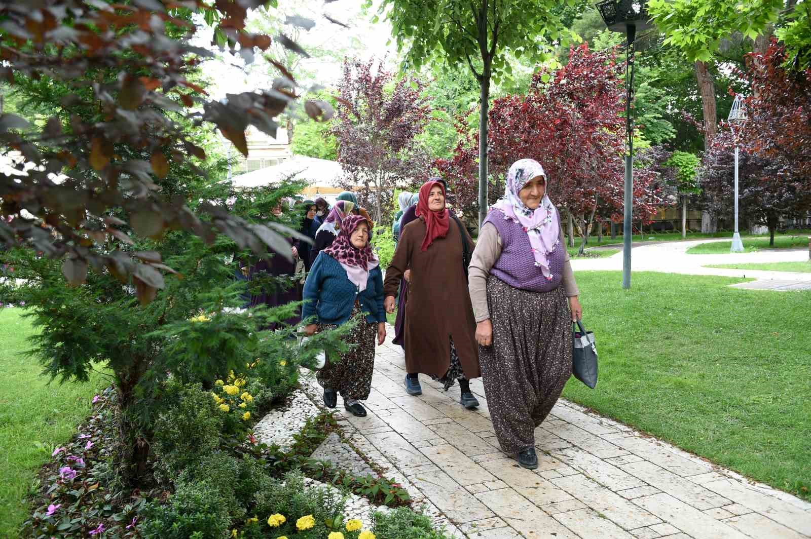 HEM YAŞADIKLARI ŞEHRİ, HEM DE TÜRKİYE’Yİ KEŞFE ÇIKAN ALTINDAĞLI KADINLARIN