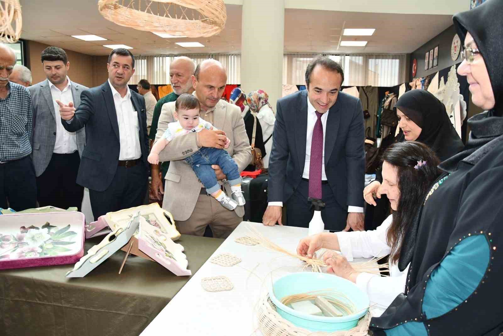 YALOVA (İHA) - ALTINOVA BELEDİYESİ MESLEKİ EDİNDİRME KURSLARI (ALMEK) YILSONU
