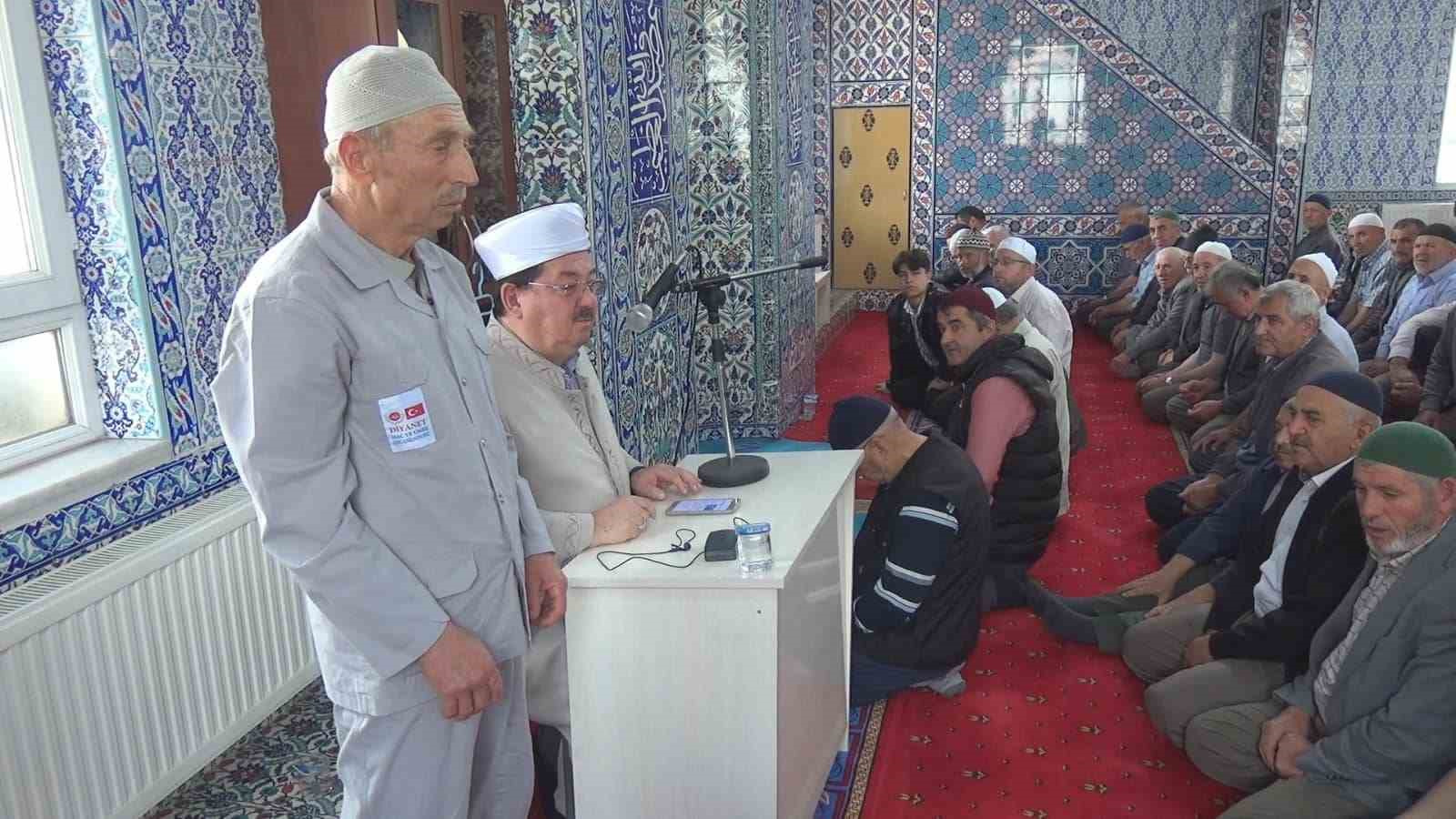 ALTINTAŞ’TA HAC YOLCULARI DUALARLA UĞURLANDI