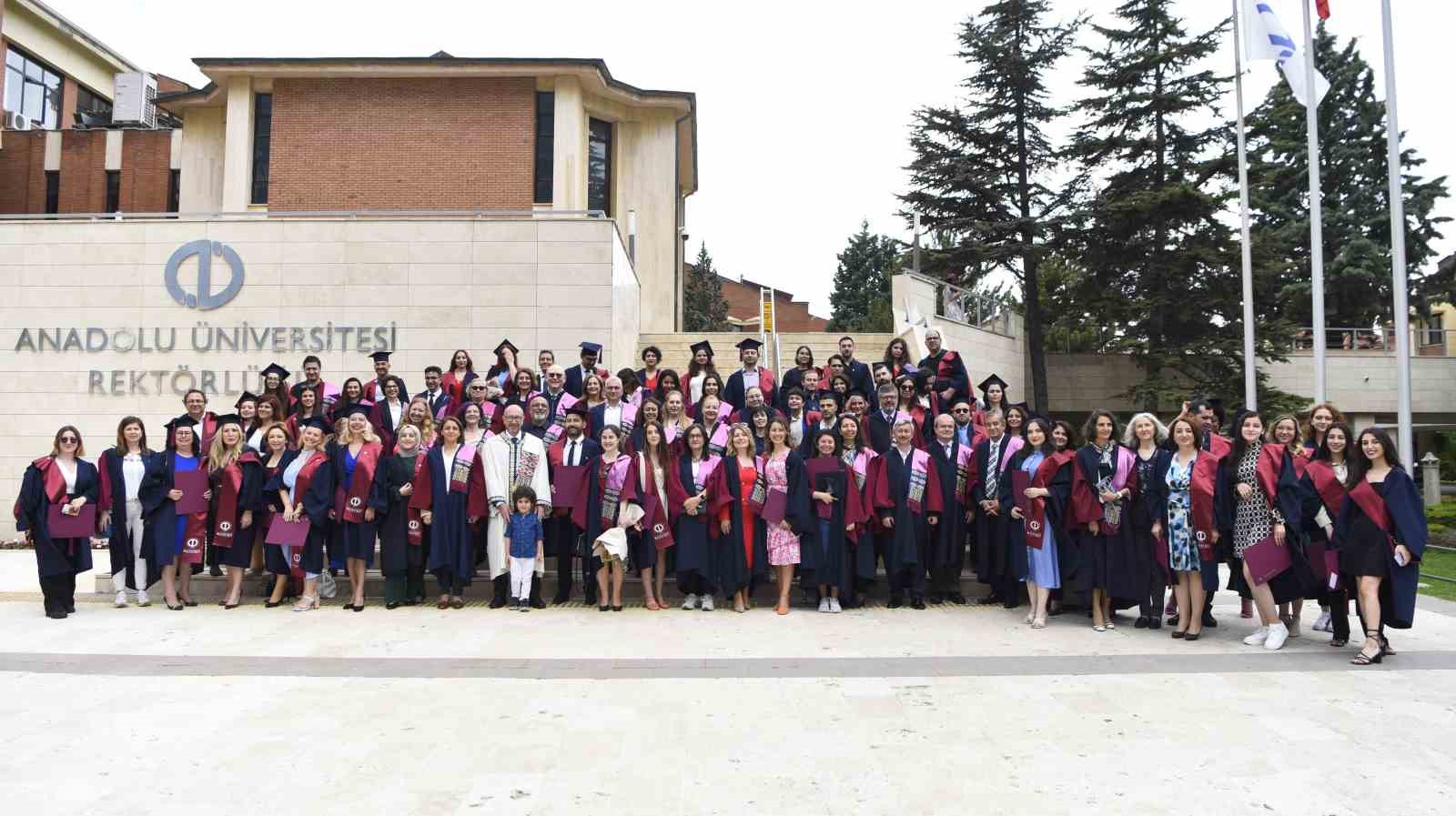ANADOLU ÜNİVERSİTESİ 2022-2023 AKADEMİK YILI MEZUNLARINI UĞURLAMAYA BAŞLADI.