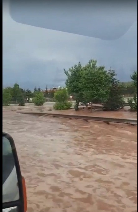 ANKARA’DA SON HAFTALARDA ETKİLİ OLAN KUVVETLİ SAĞANAK YAĞIŞLAR OTOBANLARI DA