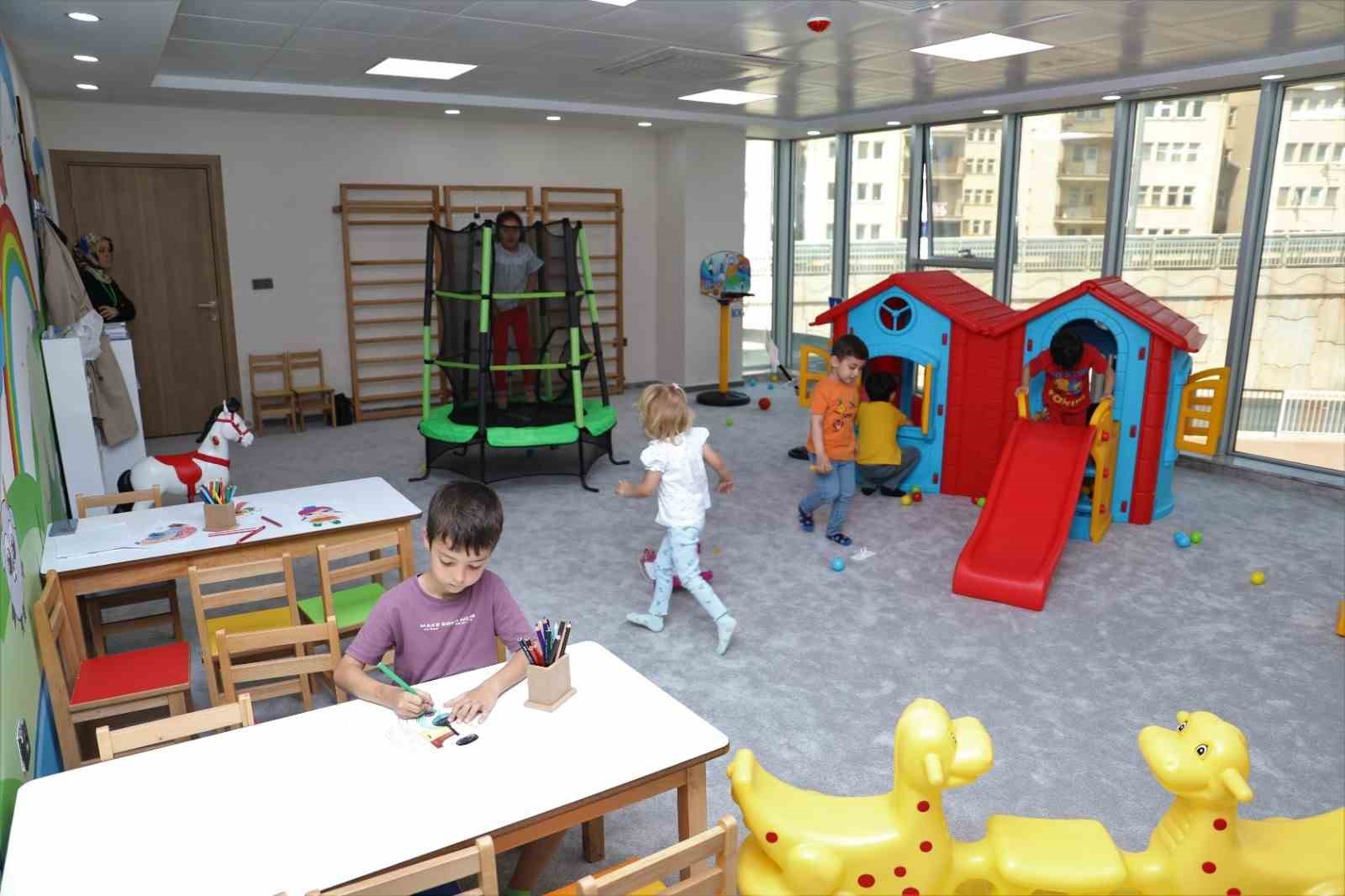 KOCAELİ’DE İZMİT BELEDİYESİ TARAFINDAN KENTE KAZANDIRILAN KURUÇEŞME YAŞAM MERKEZİ ÇOCUK