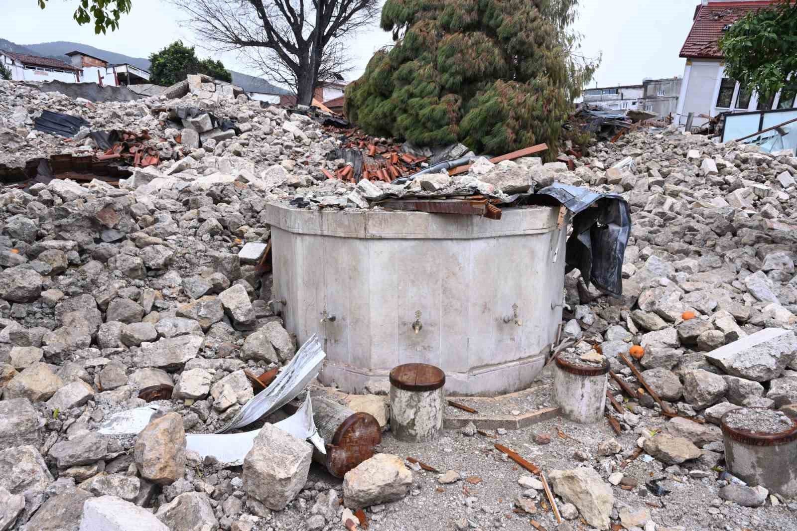 HATAY’DA DEPREMİN YARALARINI SARMAK İÇİN YOĞUN ÇABA HARCAYAN BURSA BÜYÜKŞEHİR
