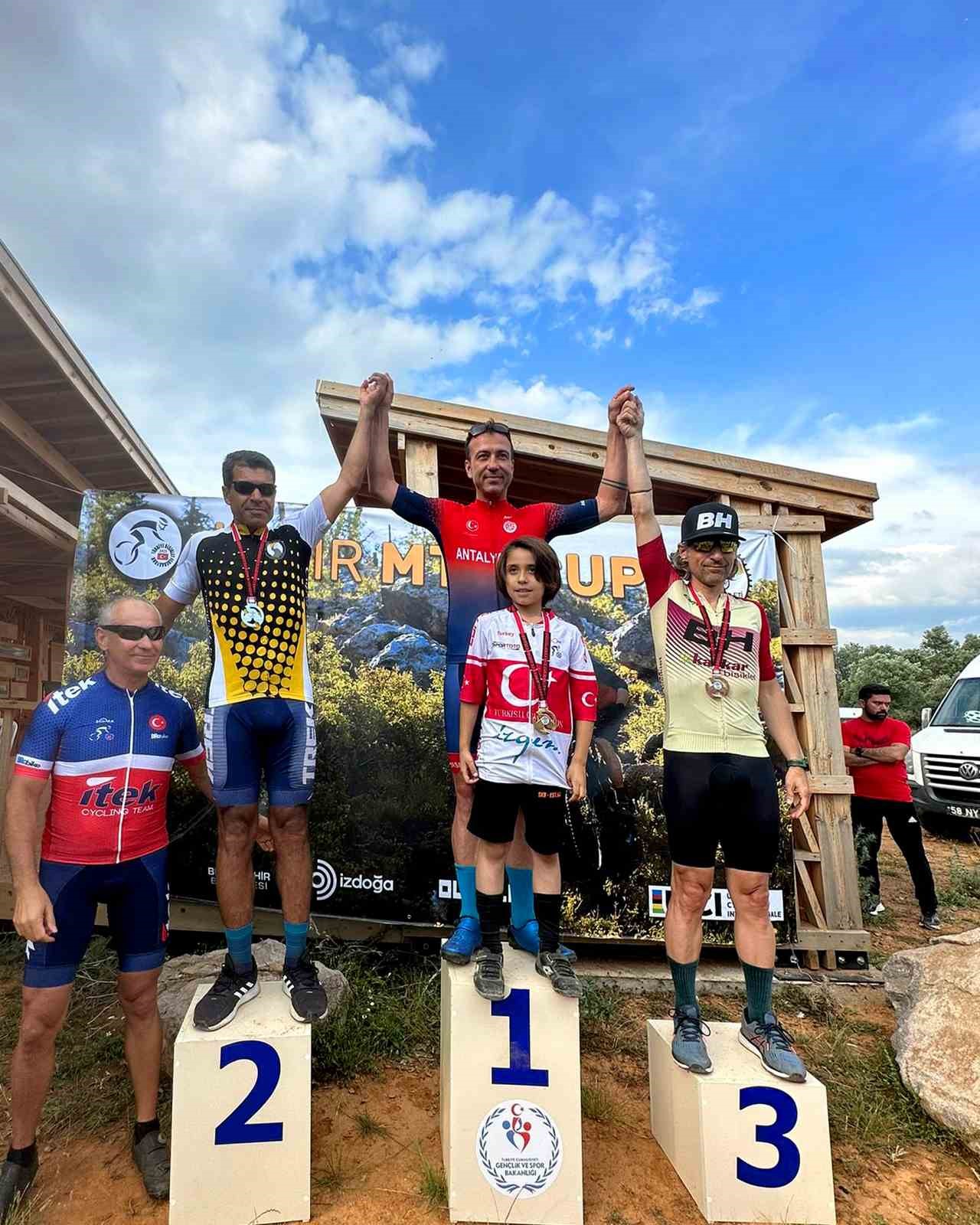 ANTALYASPOR BİSİKLET TAKIMI'NDAN TURGAY GERMEN, İZMİR MTB CUP XCO YARIŞI’NDA