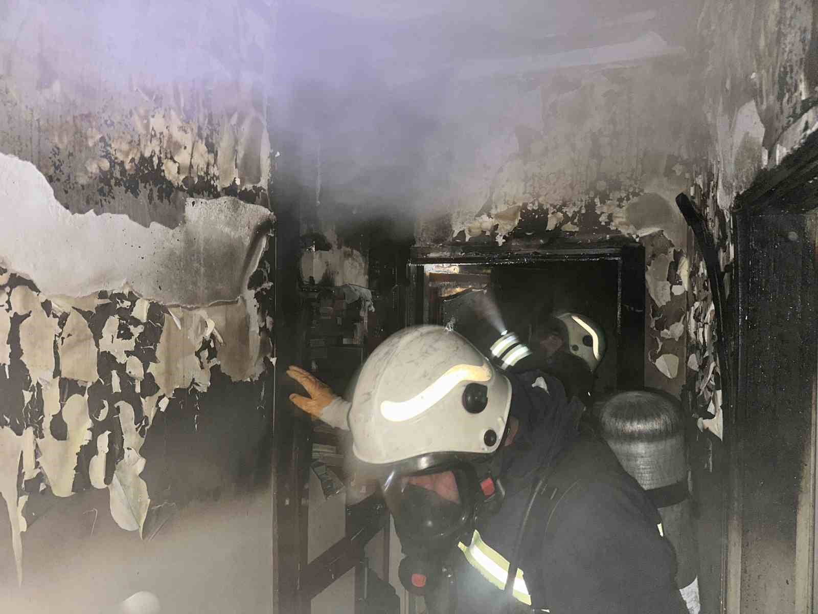 SİVAS’TA BİR APARTMAN DAİRESİNDE ÇIKAN YANGIN, İTFAİYE EKİPLERİNCE SÖNDÜRÜLDÜ.