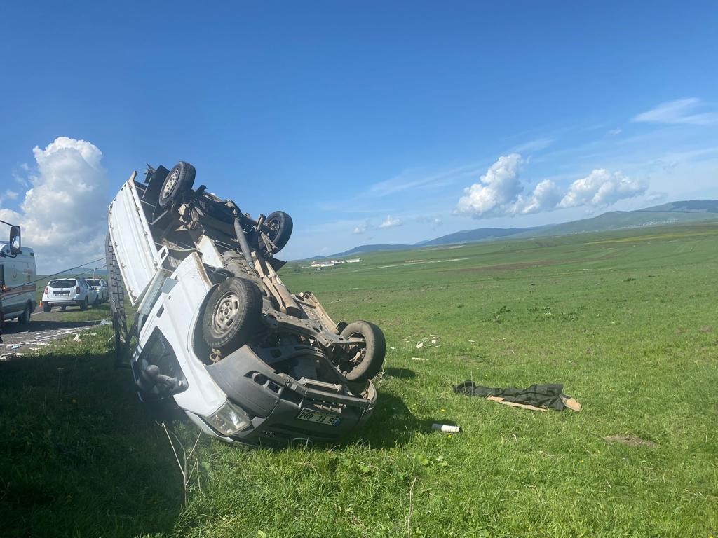 ARDAHAN'DA TRAFİK KAZASI: 1 ÖLÜ, 2 YARALI. (OLGUN YILDIZ/ARDAHAN-İHA)