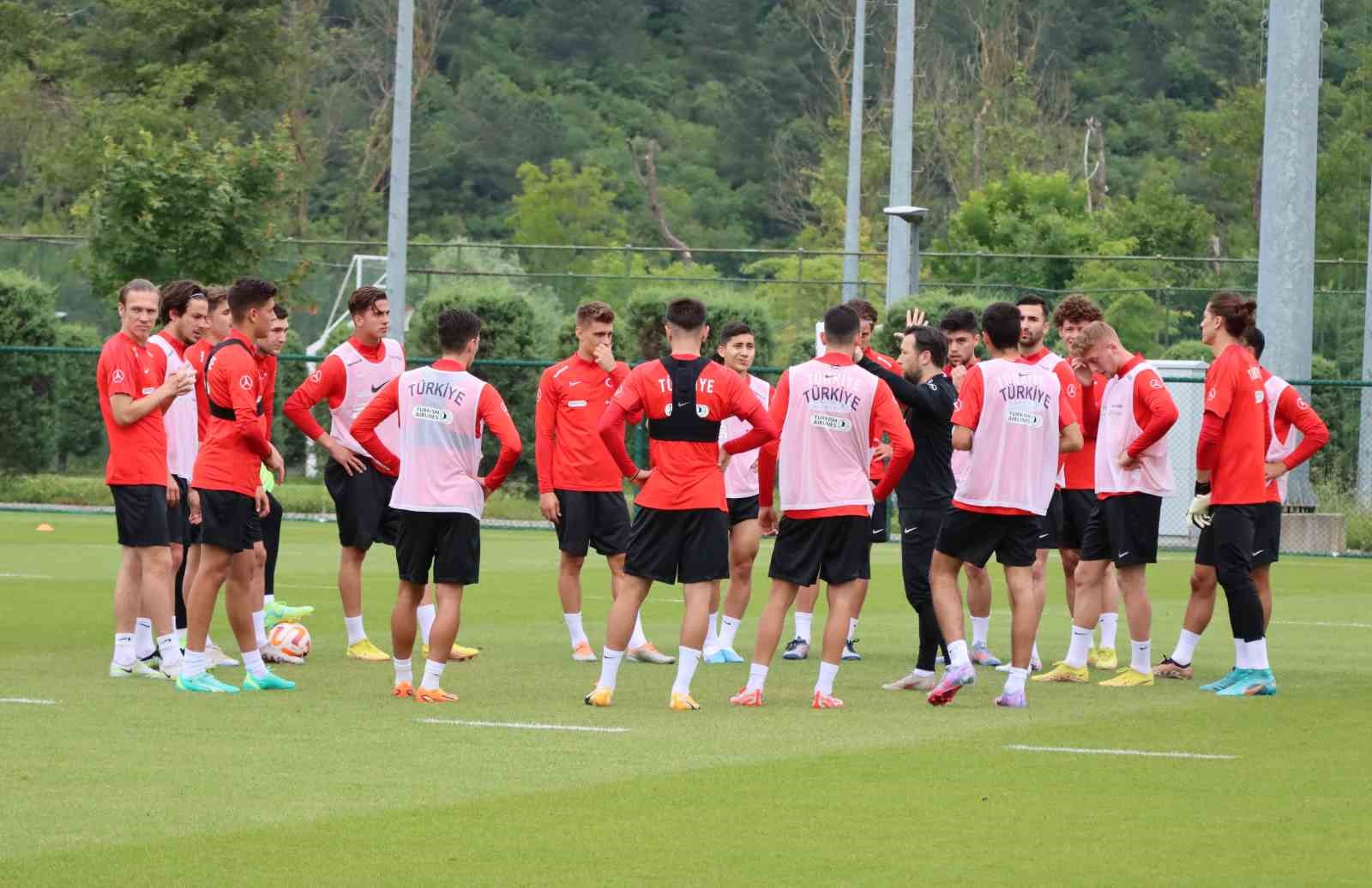 KAYSERİSPOR'UN GENÇ FUTBOLCULARINDAN ARİF KOCAMAN, ÜMİT MİLLİ TAKIM KAMPINA DAVET