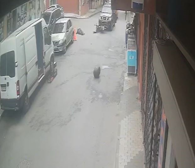 ARNAVUTKÖY’DE FECİ KAZA KAMERAYA YANSIDI