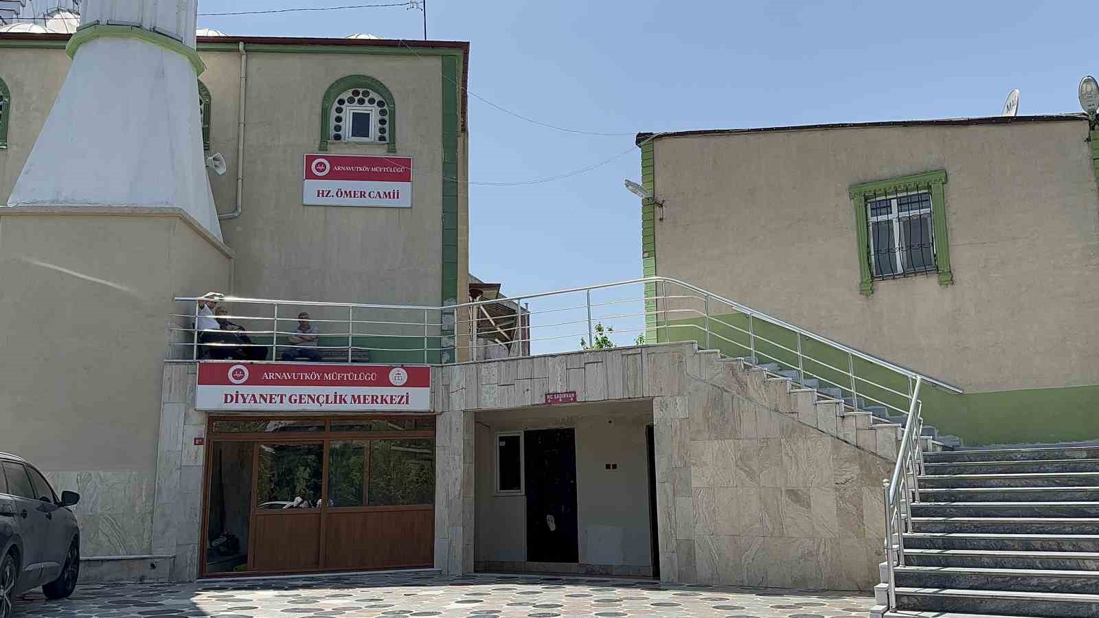 ARNAVUTKÖY'DE SEÇİM GÜNÜ, VATANDAŞLARIN TELAŞINI VE YOĞUNLUĞU FIRSAT BİLEN MOTOSİKLETLİ