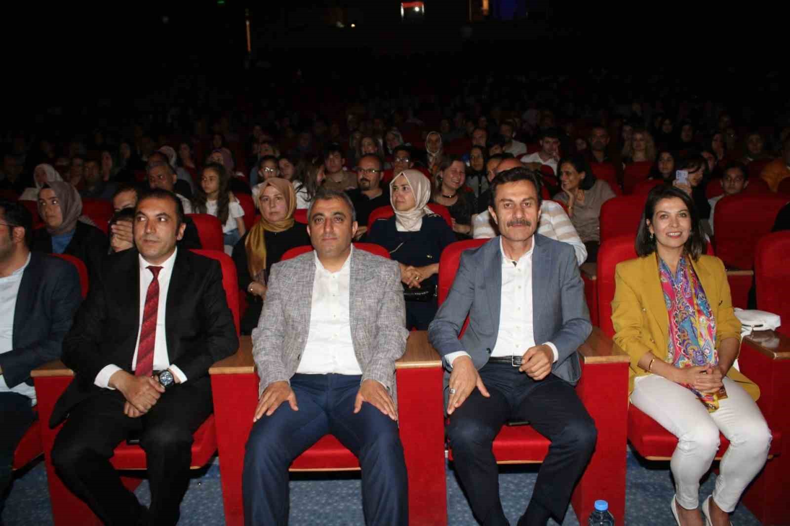 AŞIK VEYSEL SİVAS’TA ANILDI